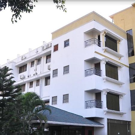 Gayathri Hotels Tirupur Esterno foto