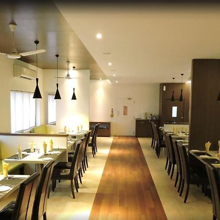 Gayathri Hotels Tirupur Esterno foto
