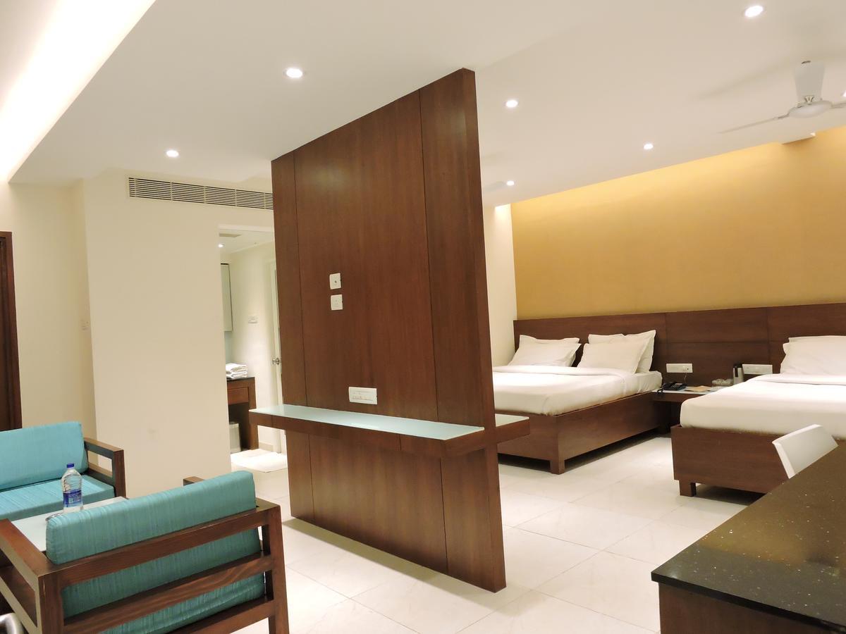Gayathri Hotels Tirupur Esterno foto
