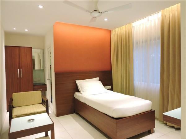Gayathri Hotels Tirupur Esterno foto