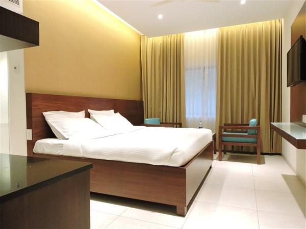 Gayathri Hotels Tirupur Esterno foto