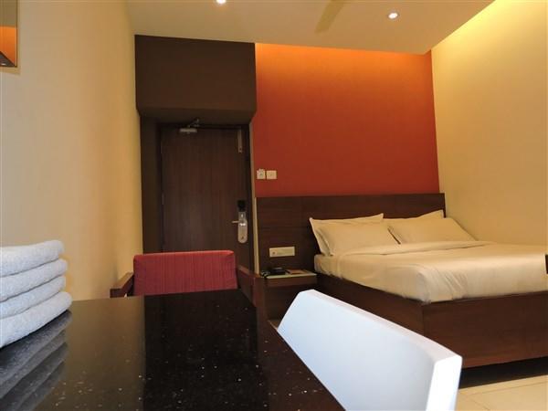 Gayathri Hotels Tirupur Esterno foto