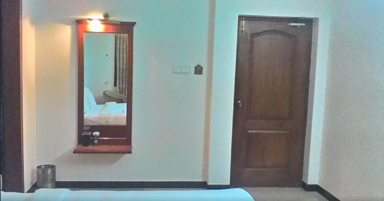 Gayathri Hotels Tirupur Esterno foto