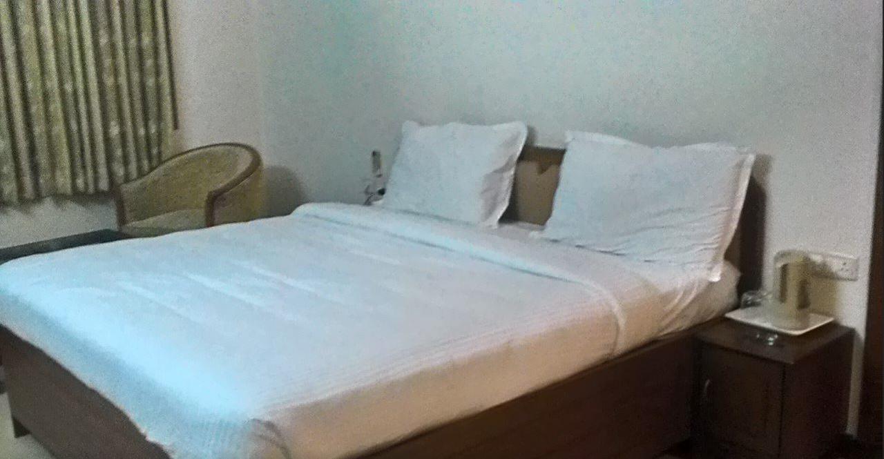 Gayathri Hotels Tirupur Esterno foto