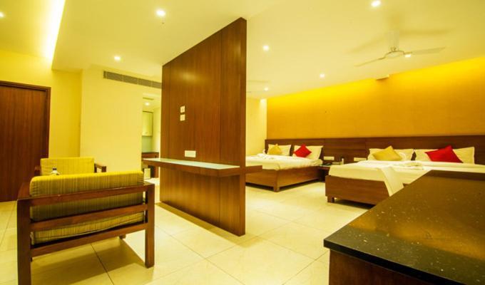 Gayathri Hotels Tirupur Esterno foto