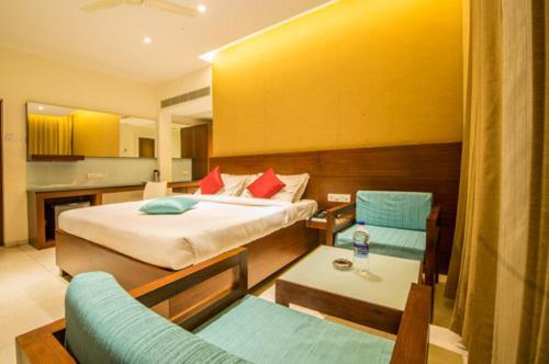 Gayathri Hotels Tirupur Esterno foto